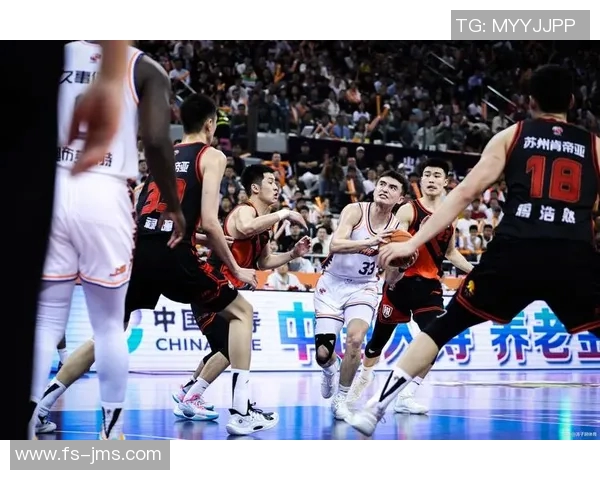 2018年CBA山东队与上海队激战回顾及精彩瞬间分析